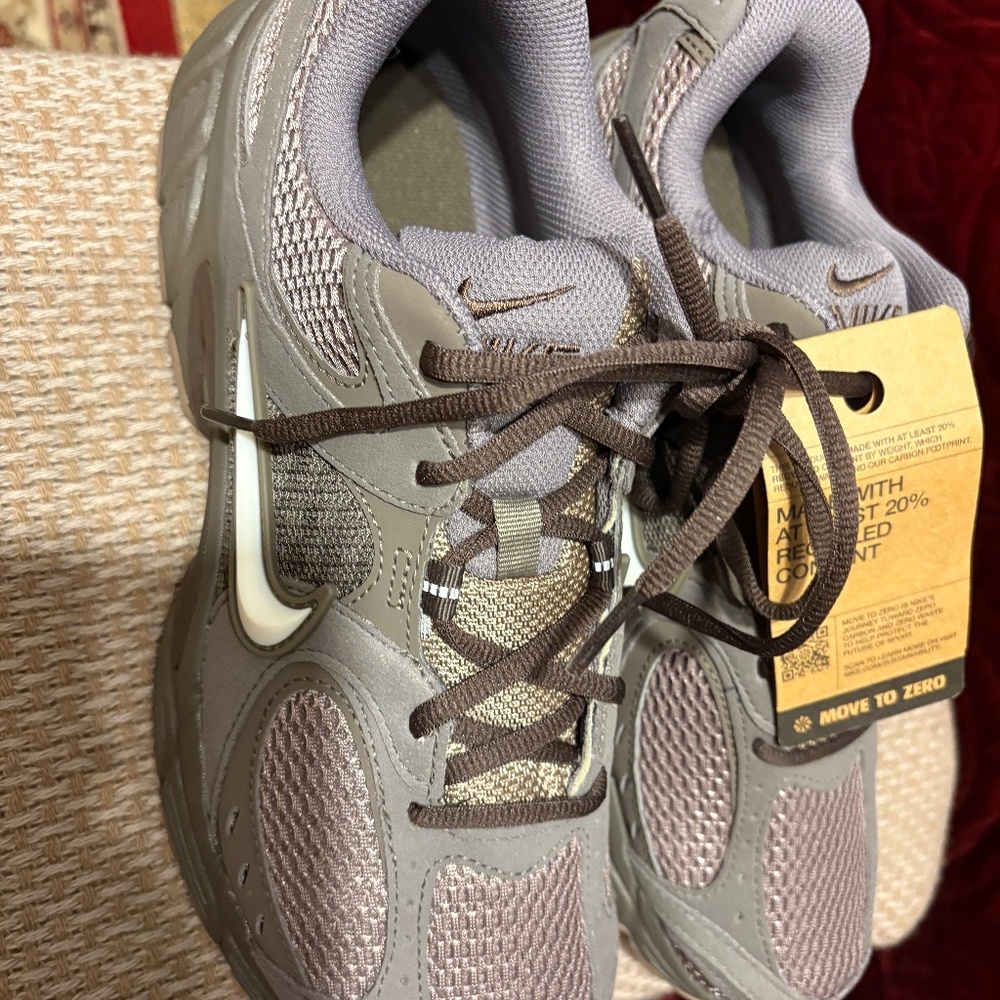 Nike Sneakers - Picture 2 of 7